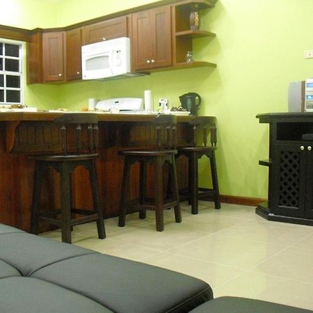 Piarco Village Suites ภายนอก รูปภาพ